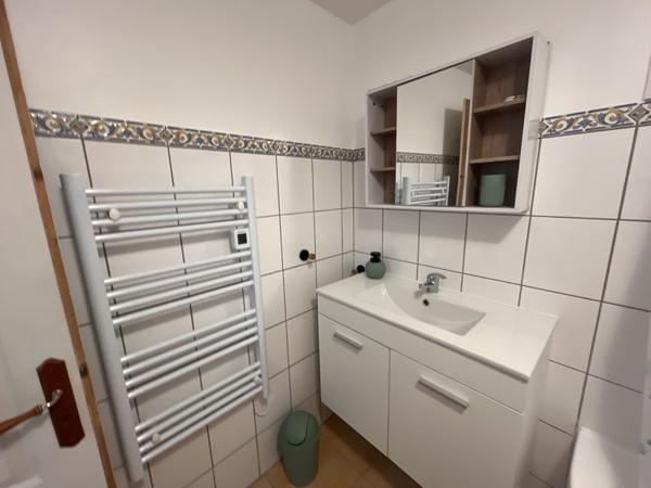 Appartement à louer 570 € CC Bio 3 p 59 m² DPE D