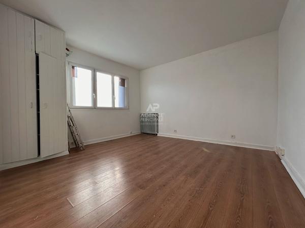 Appartement Poissy 1 pièce(s) 29.12 m2 Loyer €755/mois charges comprises **  - Référence  9042