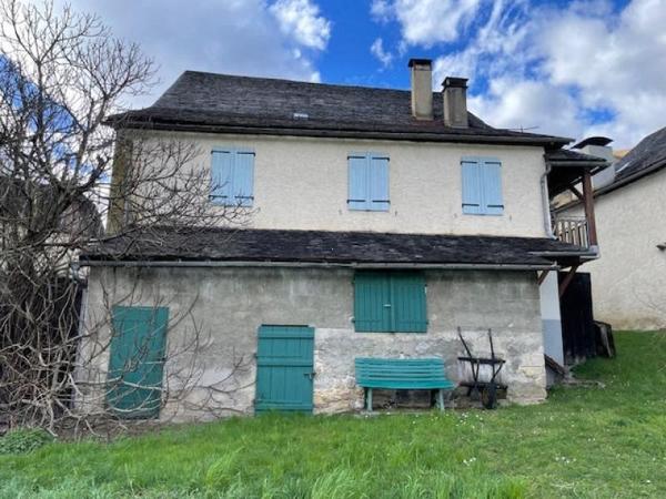 Maison - Vallee d'aspe - Réf.:205128 VALLEE D'ASPE - MAISON DE VILLAGE EN TRES BON ETAT STRUCTUREL AVEC JARDINET ET VUE SUR MONTAGNES -