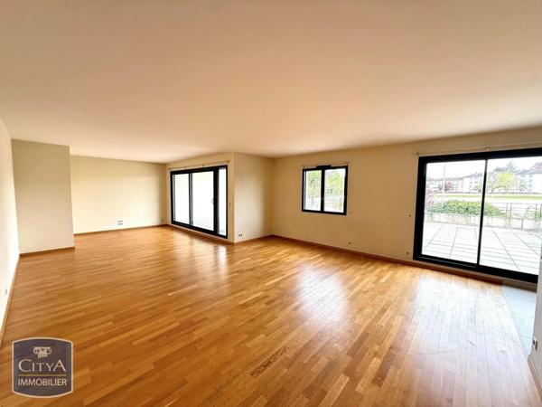 Appartement à louer 5 pièces 137.92m² Saint-Genis-Pouilly (01630)