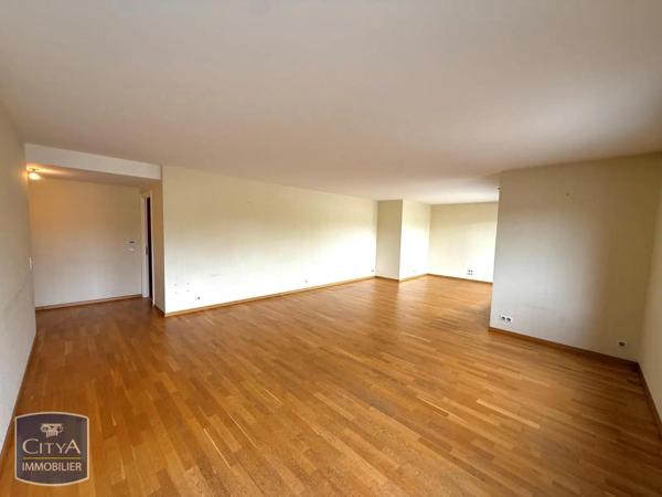 Appartement à louer 5 pièces 137.92m² Saint-Genis-Pouilly (01630)