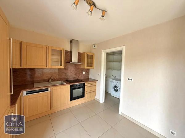 Appartement à louer 5 pièces 137.92m² Saint-Genis-Pouilly (01630)