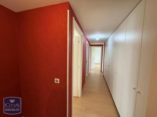 Appartement à louer 5 pièces 137.92m² Saint-Genis-Pouilly (01630)