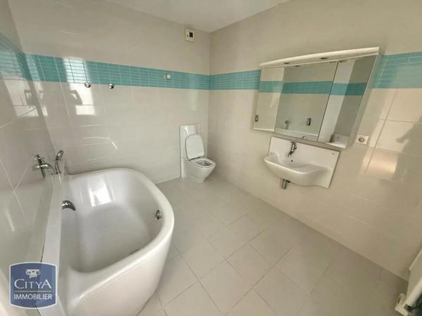 Appartement à louer 5 pièces 137.92m² Saint-Genis-Pouilly (01630)