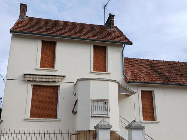 Le Creusot  Maison 135 m2 +appartement de 77 m2 à rénover +terrain