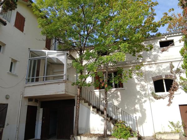 Le Creusot  Maison 135 m2 +appartement de 77 m2 à rénover +terrain