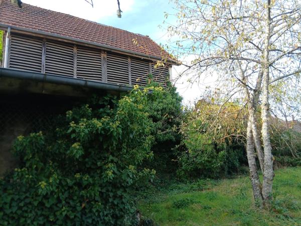 Le Creusot  Maison 135 m2 +appartement de 77 m2 à rénover +terrain