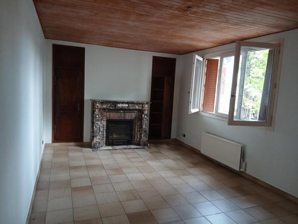 Le Creusot  Maison 135 m2 +appartement de 77 m2 à rénover +terrain