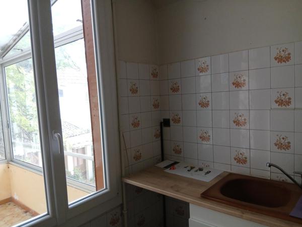 Le Creusot  Maison 135 m2 +appartement de 77 m2 à rénover +terrain