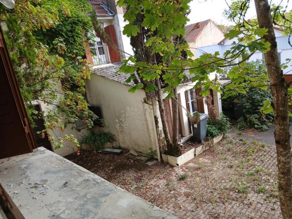 Le Creusot  Maison 135 m2 +appartement de 77 m2 à rénover +terrain