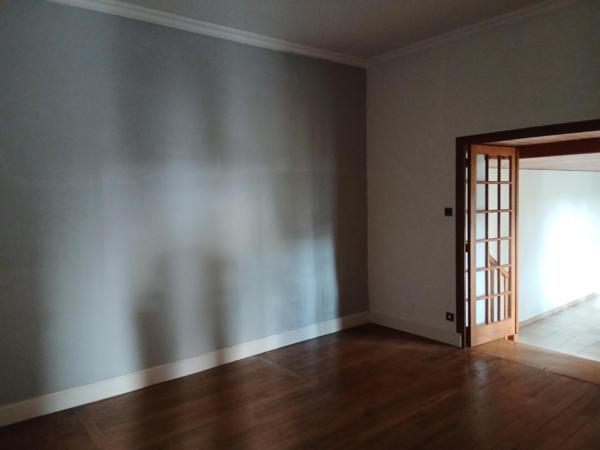Le Creusot  Maison 135 m2 +appartement de 77 m2 à rénover +terrain