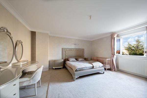 Maison 5 pièces - 350 m² Exclusivité efficity