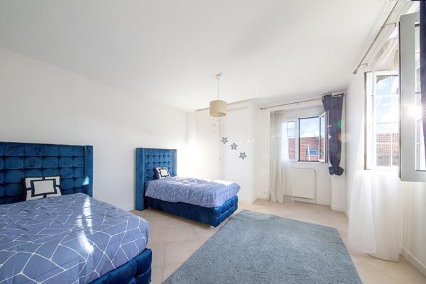 Maison 5 pièces - 350 m² Exclusivité efficity