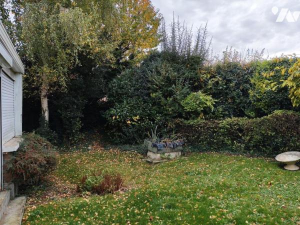 Maison des années 1950 semi individuelle 3 chambres, bureau, jardin, garage