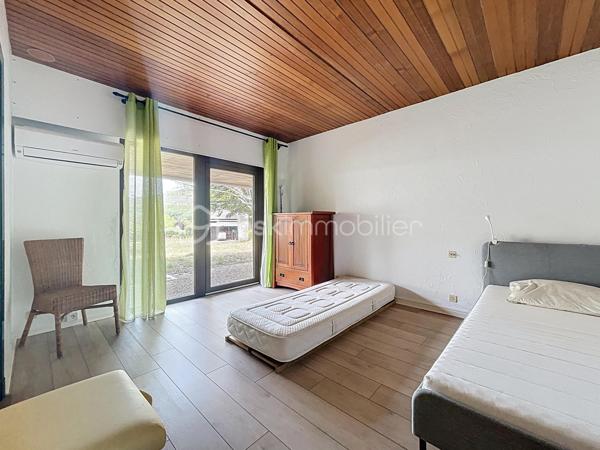 Local d activites de 430 m²