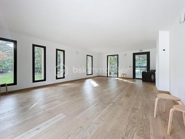 Local d activites de 430 m²