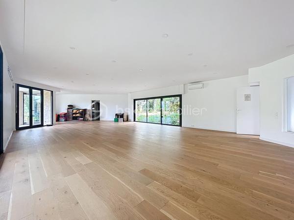 Local d activites de 430 m²