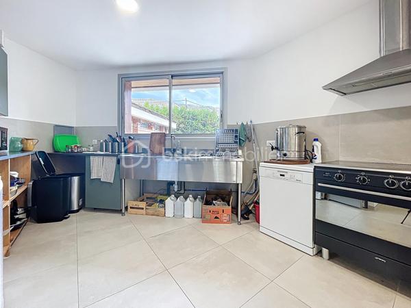 Local d activites de 430 m²