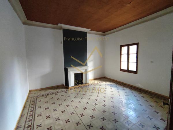 MAS EN CAMPAGNE INDIVIDUEL A RENOVER AVEC HANGAR SUR 8 440M2