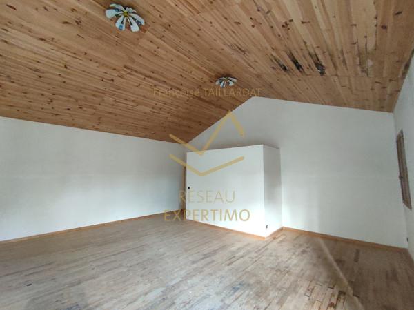 MAS EN CAMPAGNE INDIVIDUEL A RENOVER AVEC HANGAR SUR 8 440M2
