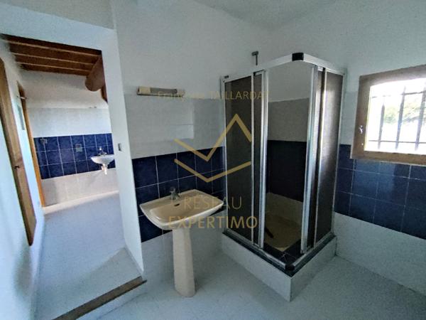 MAS EN CAMPAGNE INDIVIDUEL A RENOVER AVEC HANGAR SUR 8 440M2