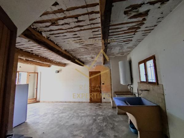 MAS EN CAMPAGNE INDIVIDUEL A RENOVER AVEC HANGAR SUR 8 440M2