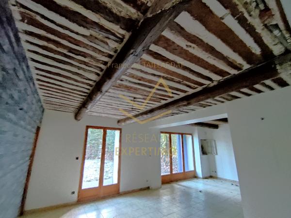 MAS EN CAMPAGNE INDIVIDUEL A RENOVER AVEC HANGAR SUR 8 440M2