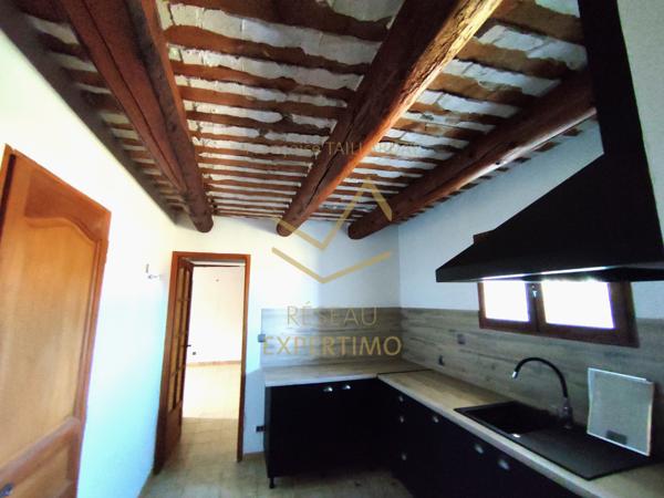 MAS EN CAMPAGNE INDIVIDUEL A RENOVER AVEC HANGAR SUR 8 440M2
