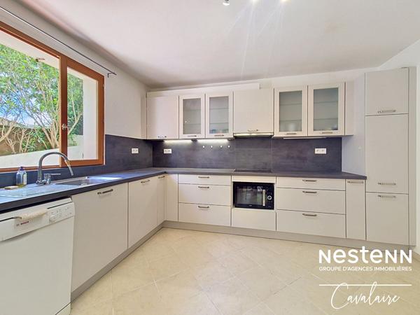 Superbe villa provençale d'environ 200 m² au sud de Cogolin sur un terrain piscinable et arboré