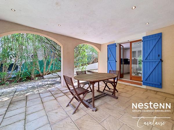 Superbe villa provençale d'environ 200 m² au sud de Cogolin sur un terrain piscinable et arboré