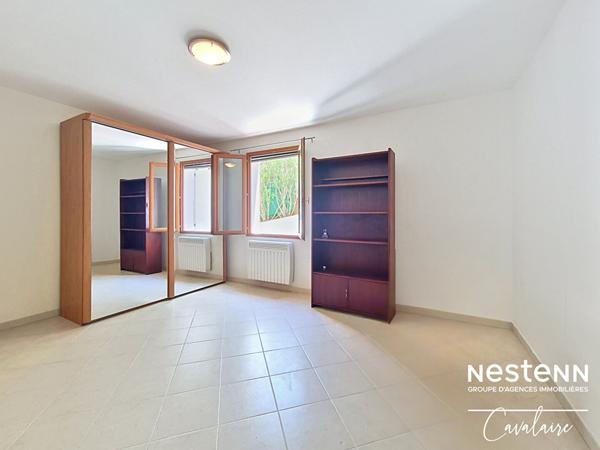 Superbe villa provençale d'environ 200 m² au sud de Cogolin sur un terrain piscinable et arboré