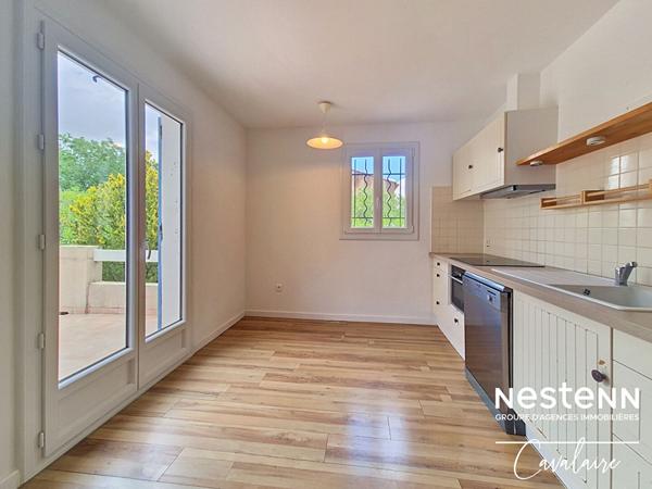 Superbe villa provençale d'environ 200 m² au sud de Cogolin sur un terrain piscinable et arboré