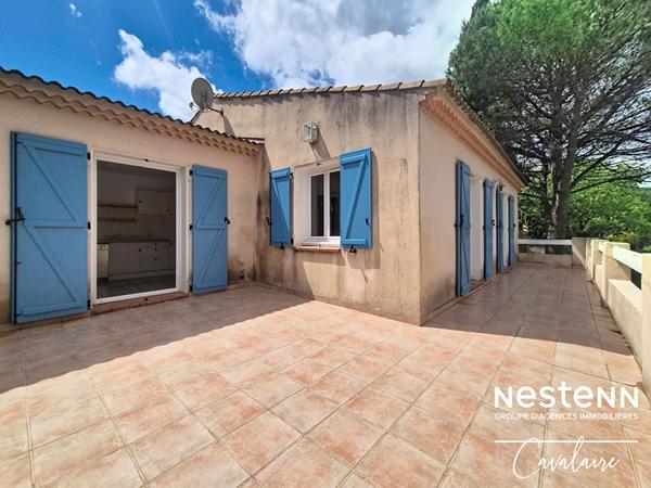 Superbe villa provençale d'environ 200 m² au sud de Cogolin sur un terrain piscinable et arboré