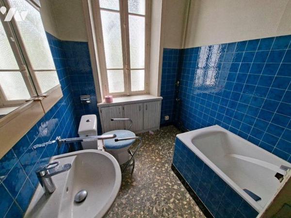 Propriété bâtie comprenant :
-Une maison d'habitation construite en pierres, couverte en ardoi...