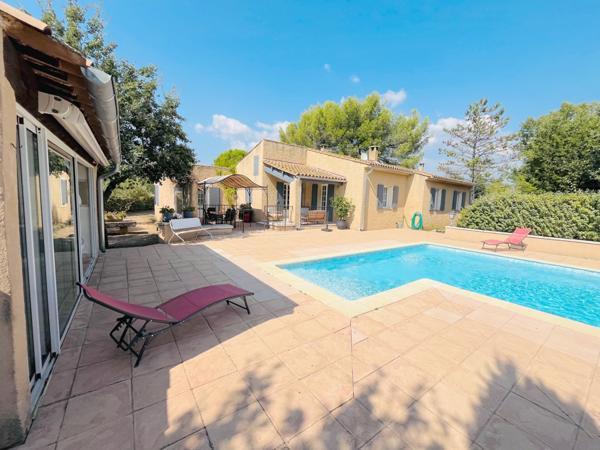Saint-Saturnin-lès-Apt (84490) Belle villa de plain pied sur parc arboré