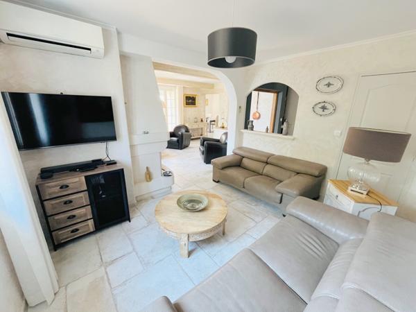 Saint-Saturnin-lès-Apt (84490) Belle villa de plain pied sur parc arboré