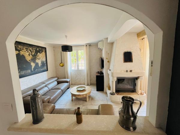 Saint-Saturnin-lès-Apt (84490) Belle villa de plain pied sur parc arboré