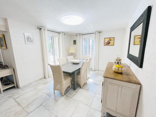 Saint-Saturnin-lès-Apt (84490) Belle villa de plain pied sur parc arboré