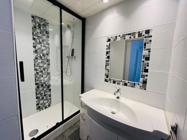 Saint-Saturnin-lès-Apt (84490) Belle villa de plain pied sur parc arboré