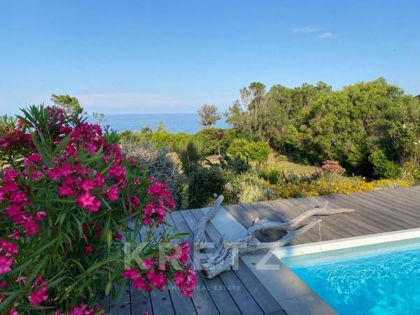 Propriété d’architecte avec plage privée