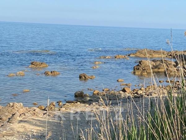 Propriété d’architecte avec plage privée