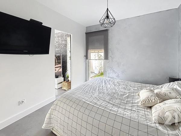 Maison à vendre  4 pièces - 251,75 m 2   CHATEAUGAY  - 63