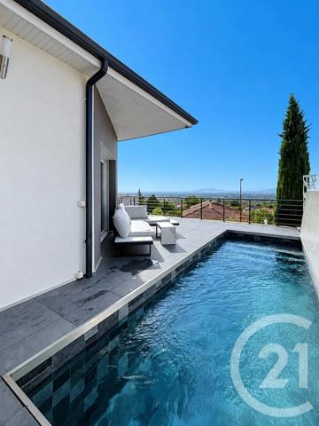 Maison à vendre  4 pièces - 251,75 m 2   CHATEAUGAY  - 63