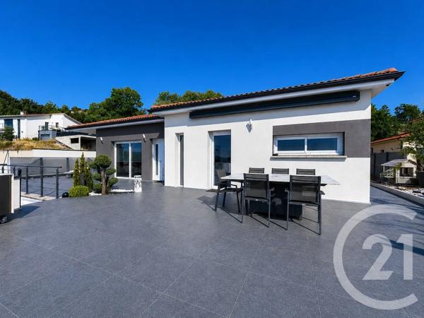 Maison à vendre  4 pièces - 251,75 m 2   CHATEAUGAY  - 63