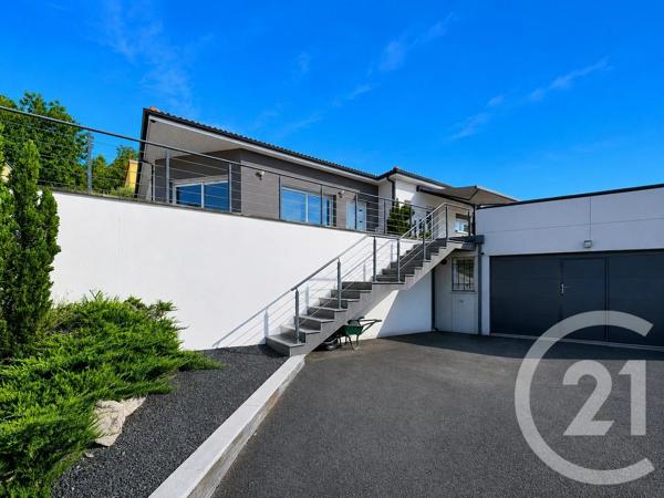 Maison à vendre  4 pièces - 251,75 m 2   CHATEAUGAY  - 63