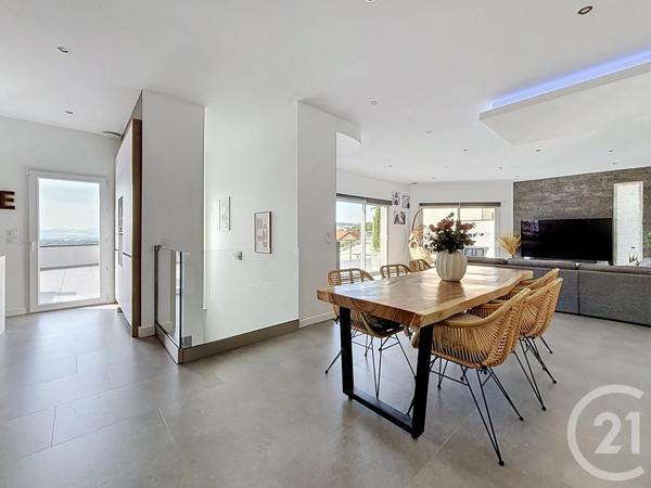 Maison à vendre  4 pièces - 251,75 m 2   CHATEAUGAY  - 63