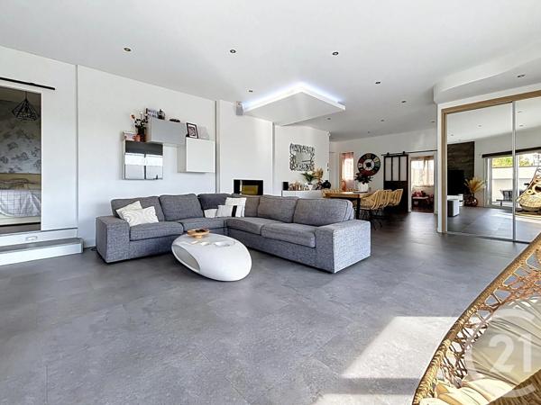 Maison à vendre  4 pièces - 251,75 m 2   CHATEAUGAY  - 63