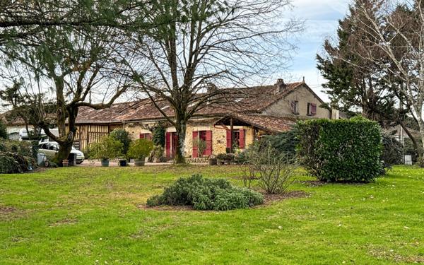 Maison à vendre    6 pièces •  Saint-Jean-d'Ataux