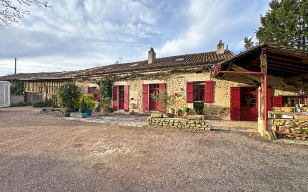 Maison à vendre    6 pièces •  Saint-Jean-d'Ataux