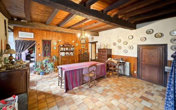 Maison à vendre    6 pièces •  Saint-Jean-d'Ataux